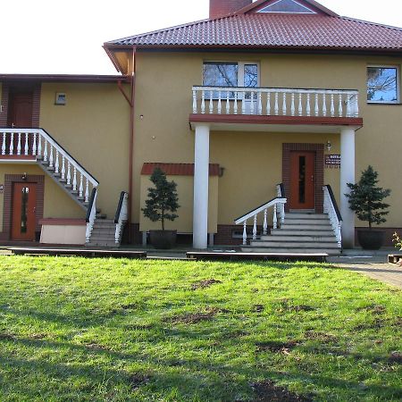 Piligrimo Uzeiga Motel Kadares Bagian luar foto