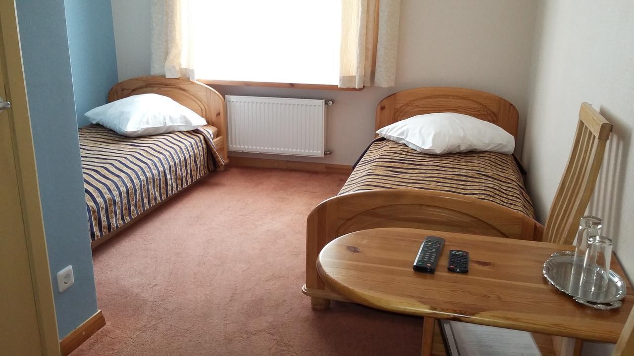Piligrimo Uzeiga Motel Kadares Bagian luar foto