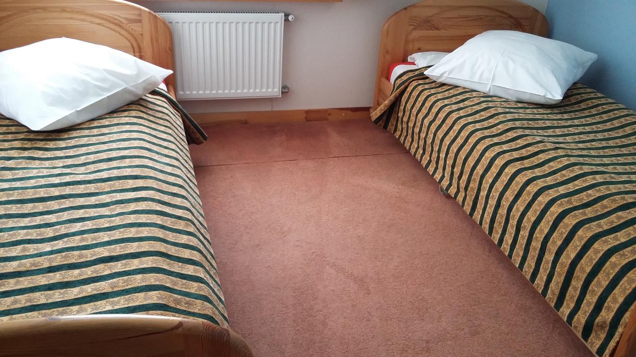 Piligrimo Uzeiga Motel Kadares Bagian luar foto