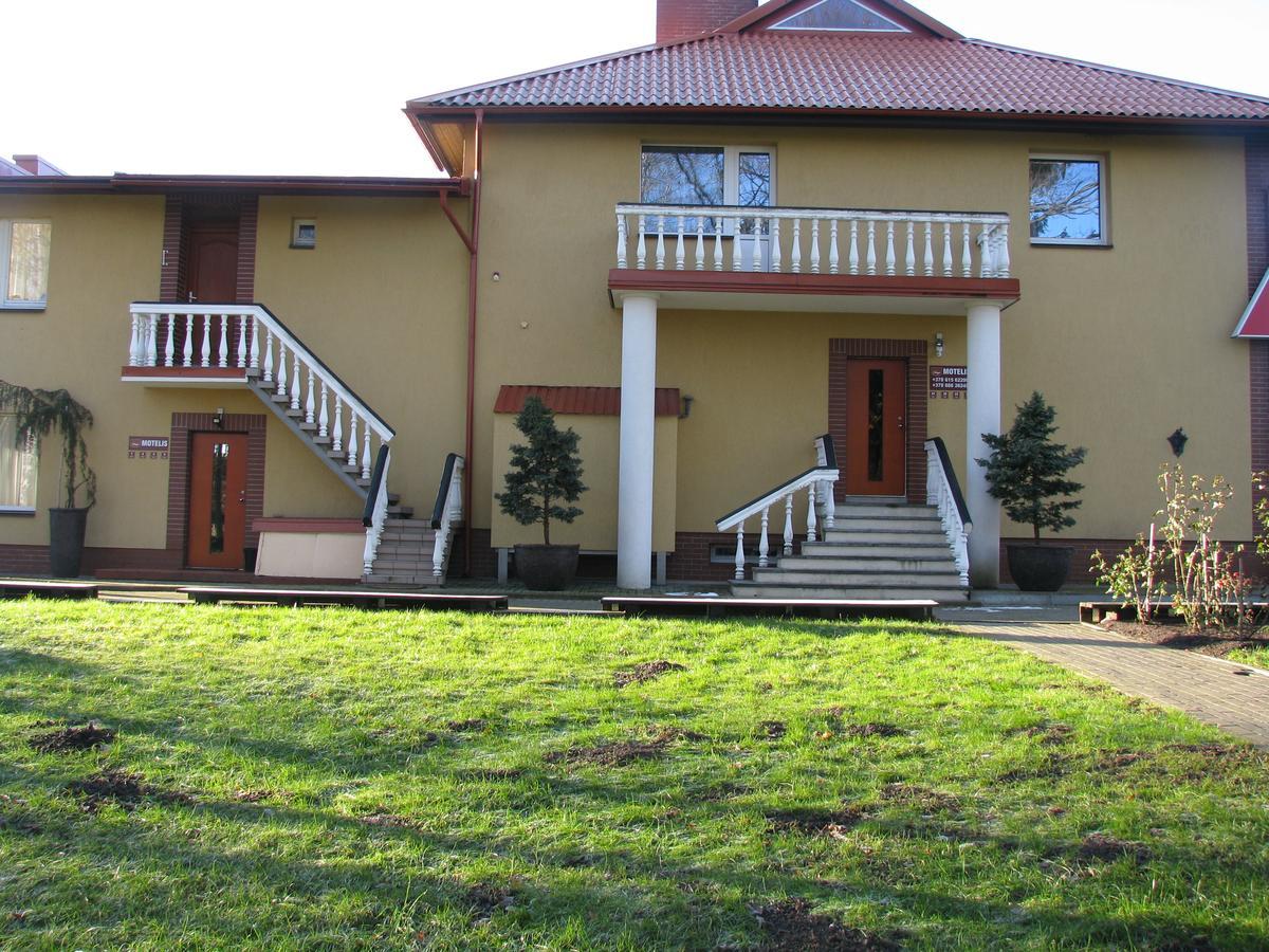 Piligrimo Uzeiga Motel Kadares Bagian luar foto