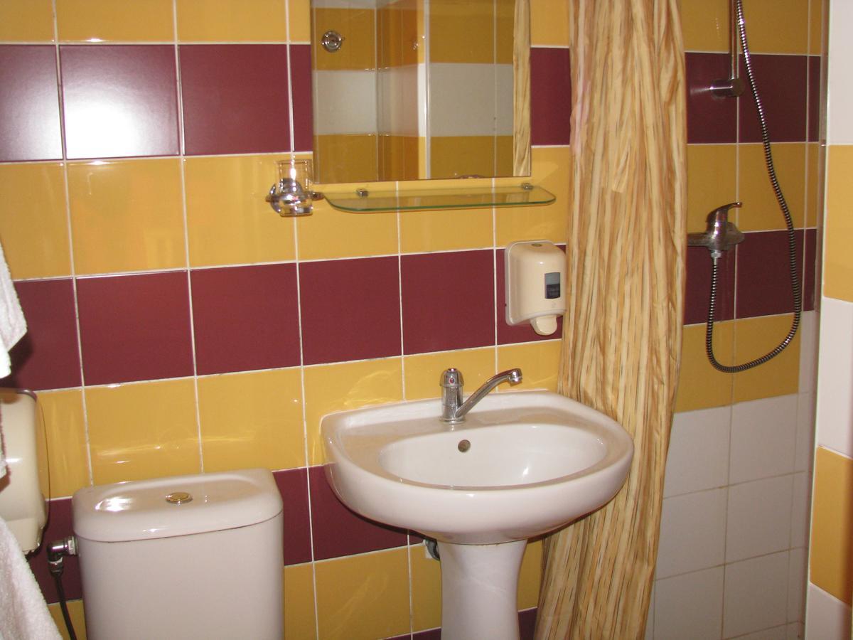 Piligrimo Uzeiga Motel Kadares Bagian luar foto
