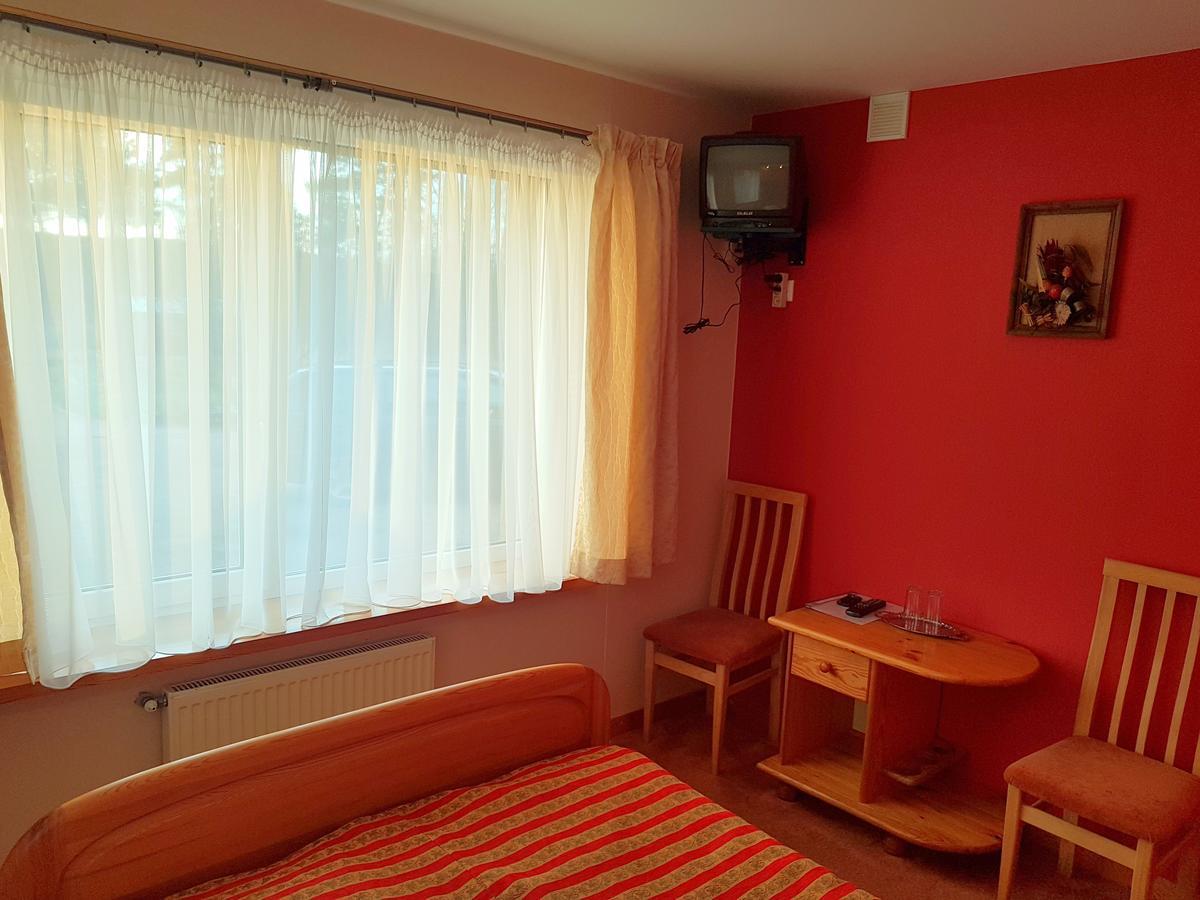 Piligrimo Uzeiga Motel Kadares Bagian luar foto