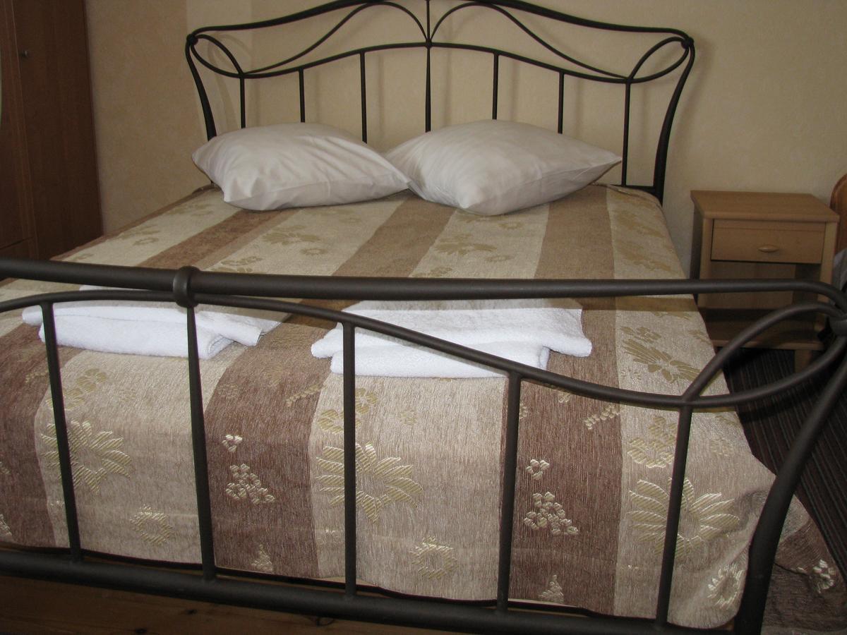 Piligrimo Uzeiga Motel Kadares Bagian luar foto