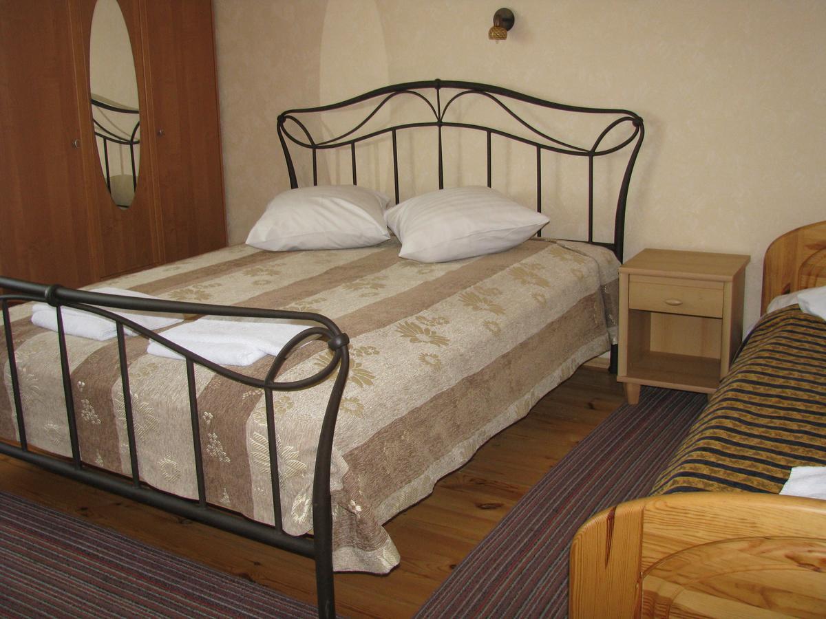 Piligrimo Uzeiga Motel Kadares Bagian luar foto